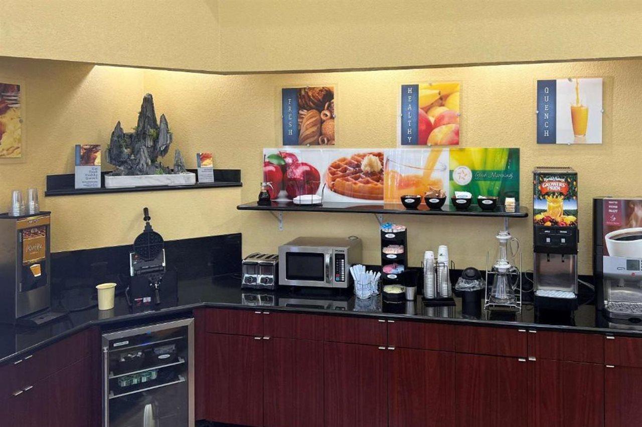 Quality Inn & Suites Сайпръс Екстериор снимка