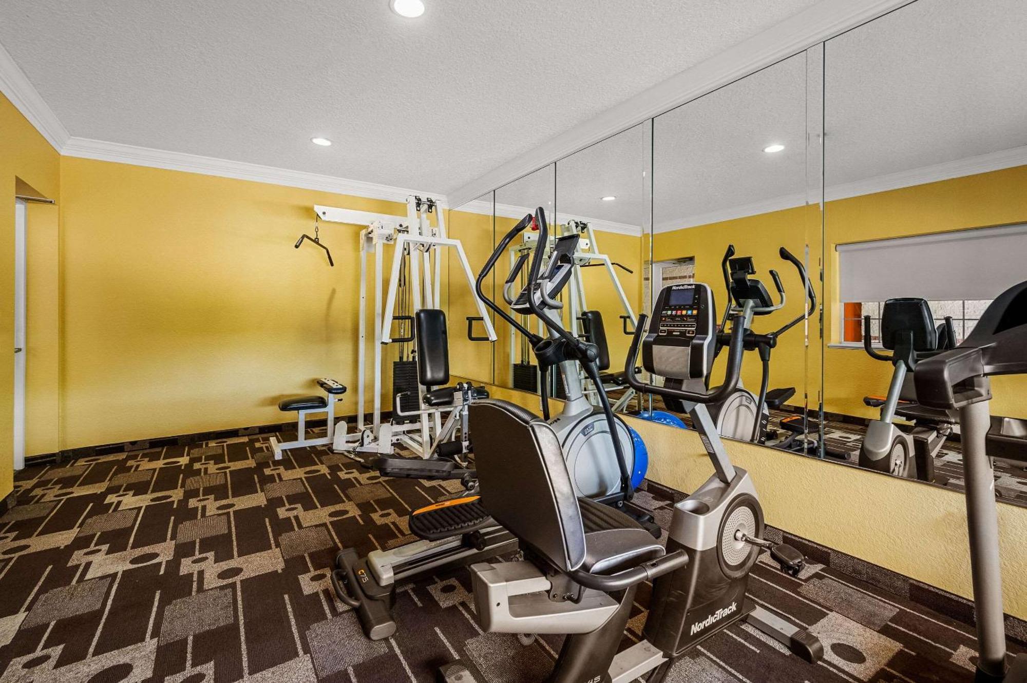 Quality Inn & Suites Сайпръс Екстериор снимка