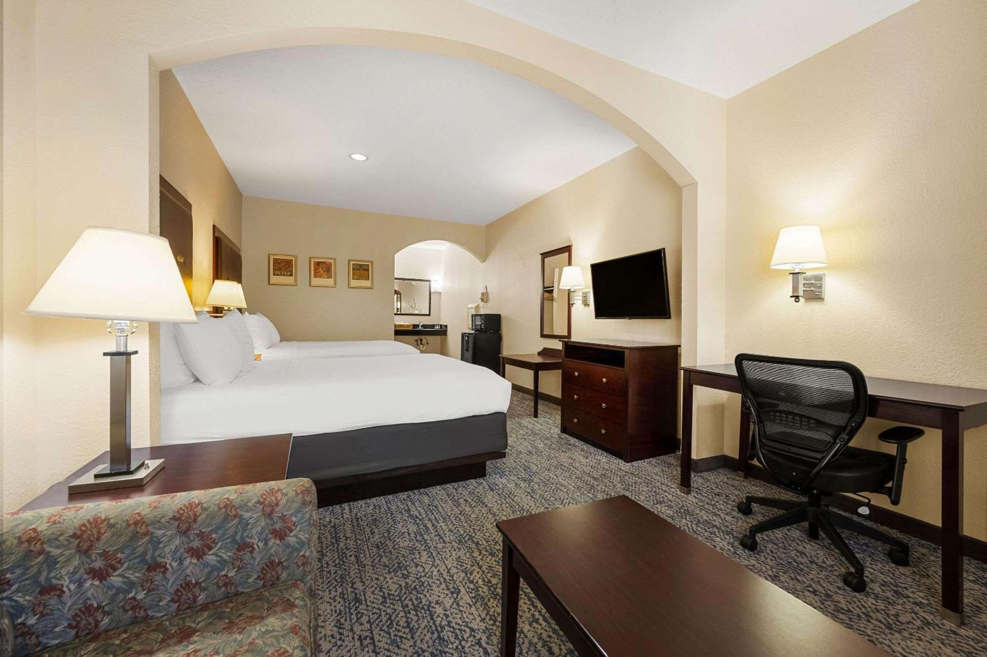 Quality Inn & Suites Сайпръс Екстериор снимка