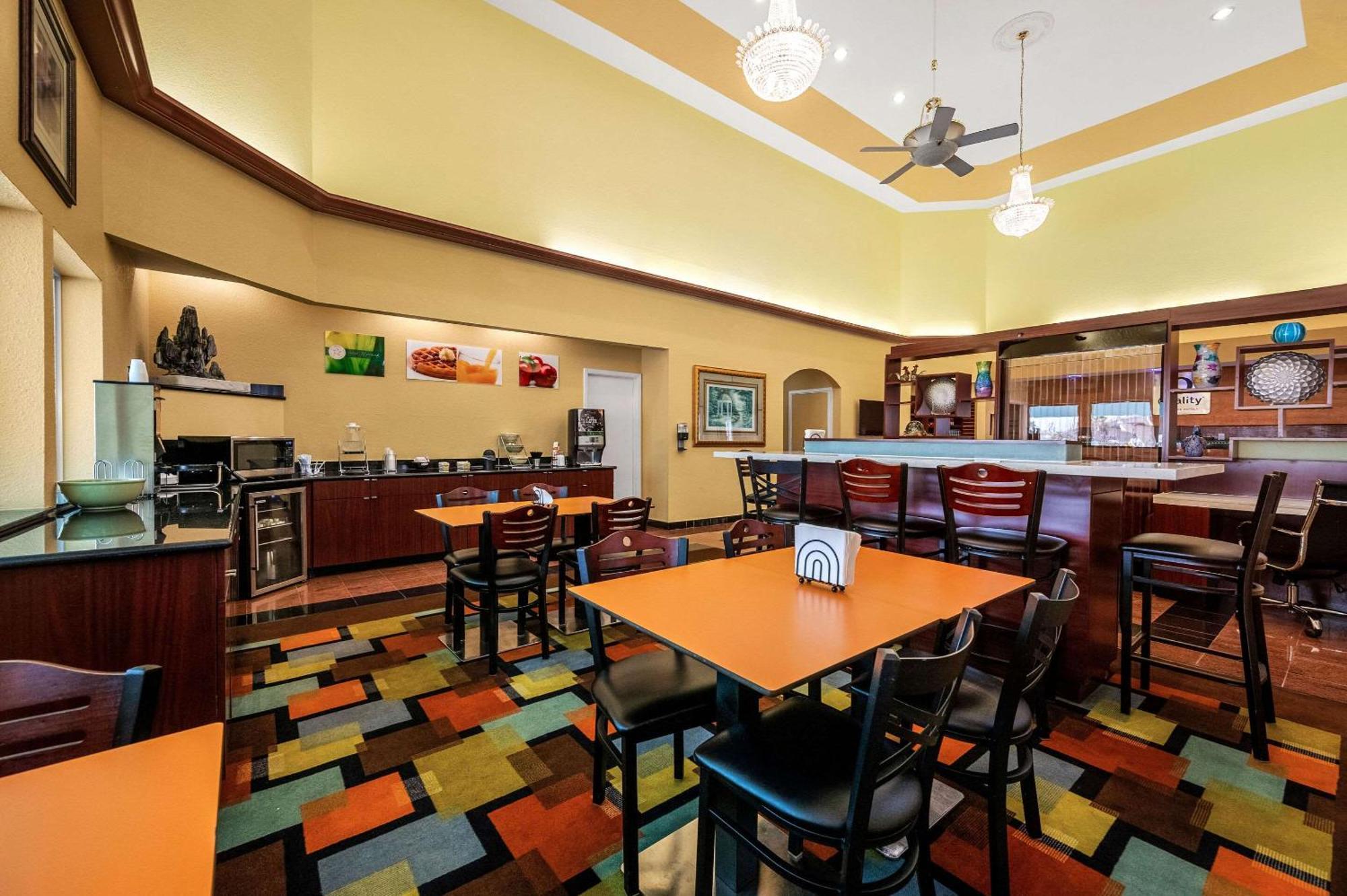 Quality Inn & Suites Сайпръс Екстериор снимка