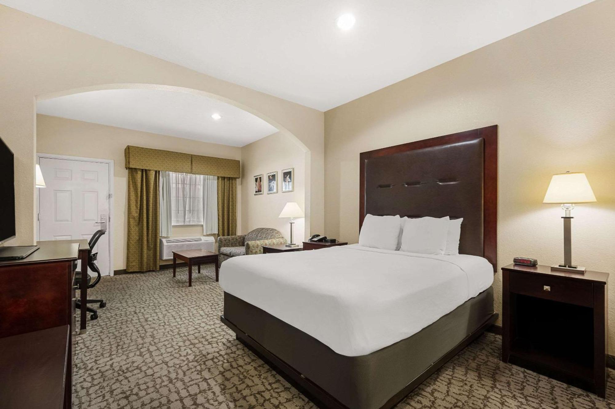 Quality Inn & Suites Сайпръс Екстериор снимка
