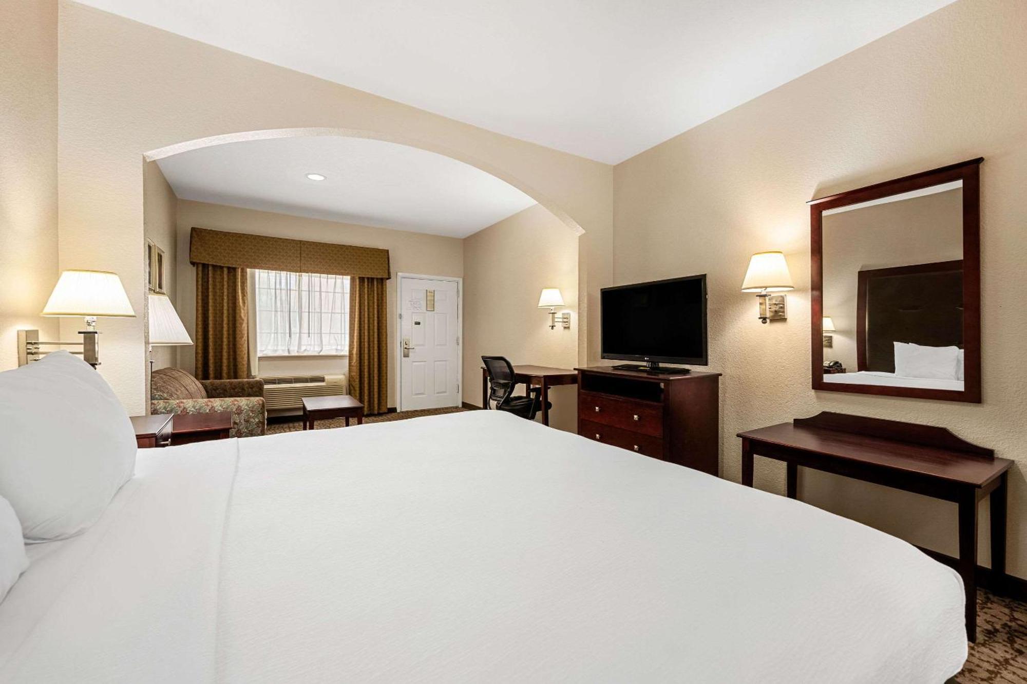 Quality Inn & Suites Сайпръс Екстериор снимка
