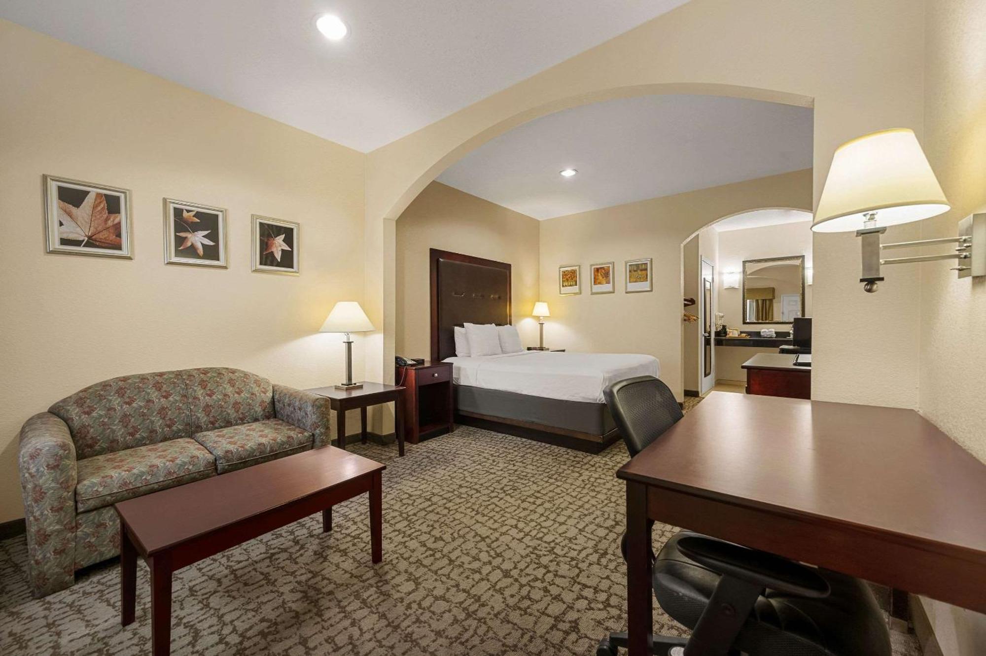 Quality Inn & Suites Сайпръс Екстериор снимка