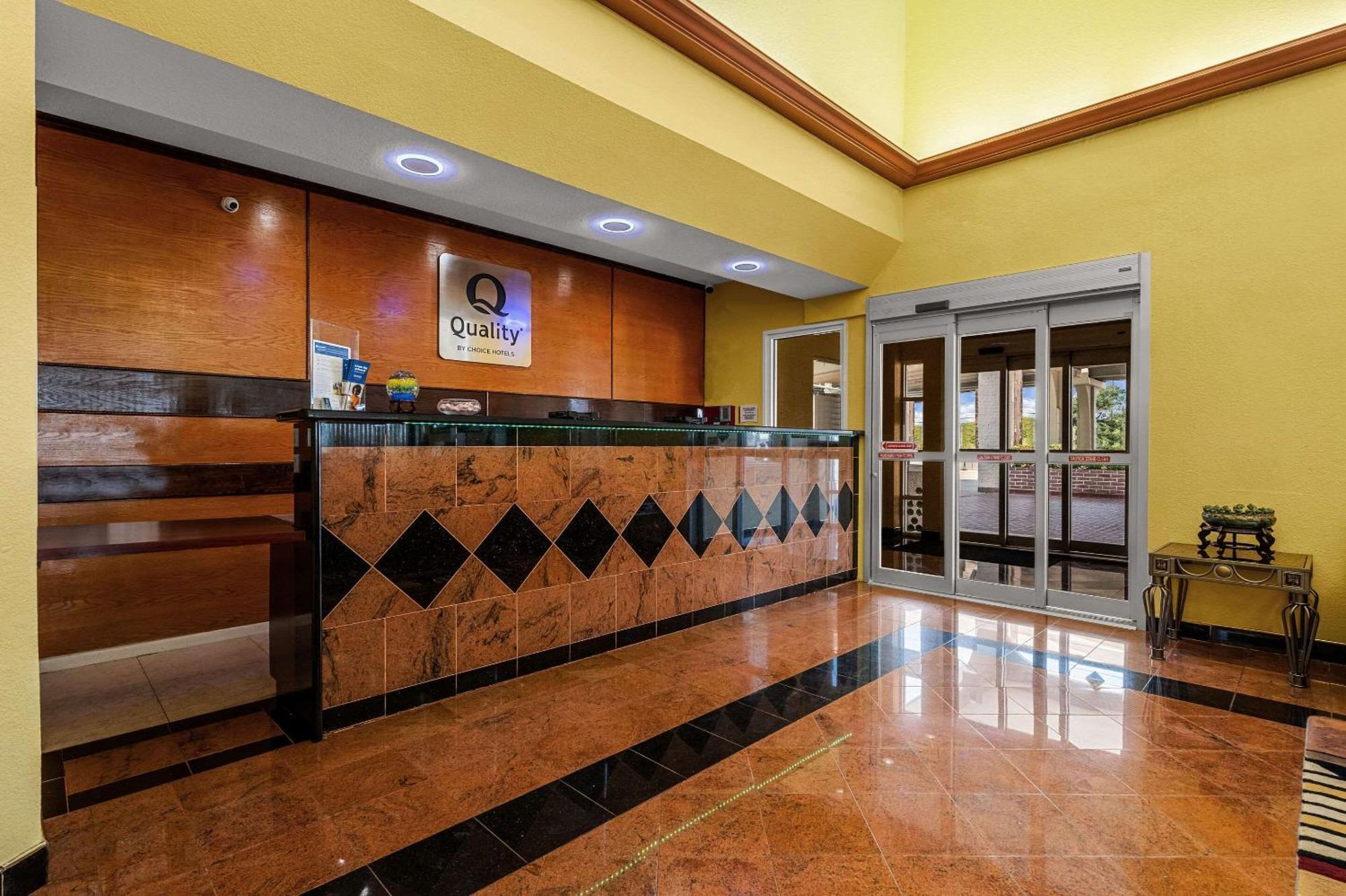 Quality Inn & Suites Сайпръс Екстериор снимка