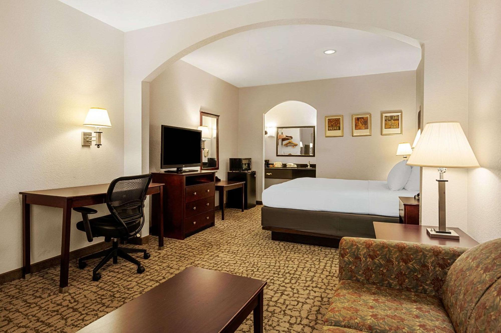 Quality Inn & Suites Сайпръс Екстериор снимка