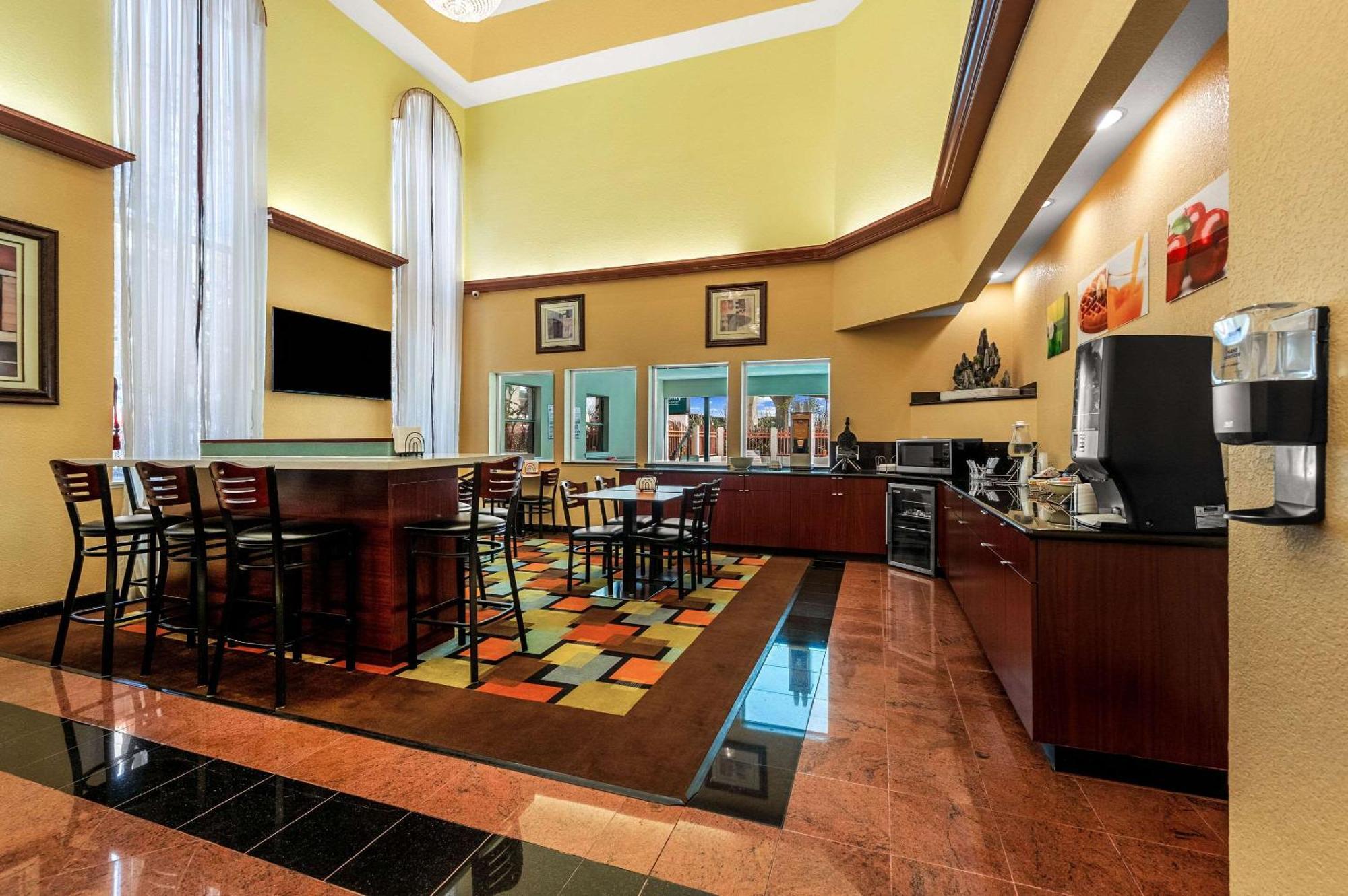 Quality Inn & Suites Сайпръс Екстериор снимка